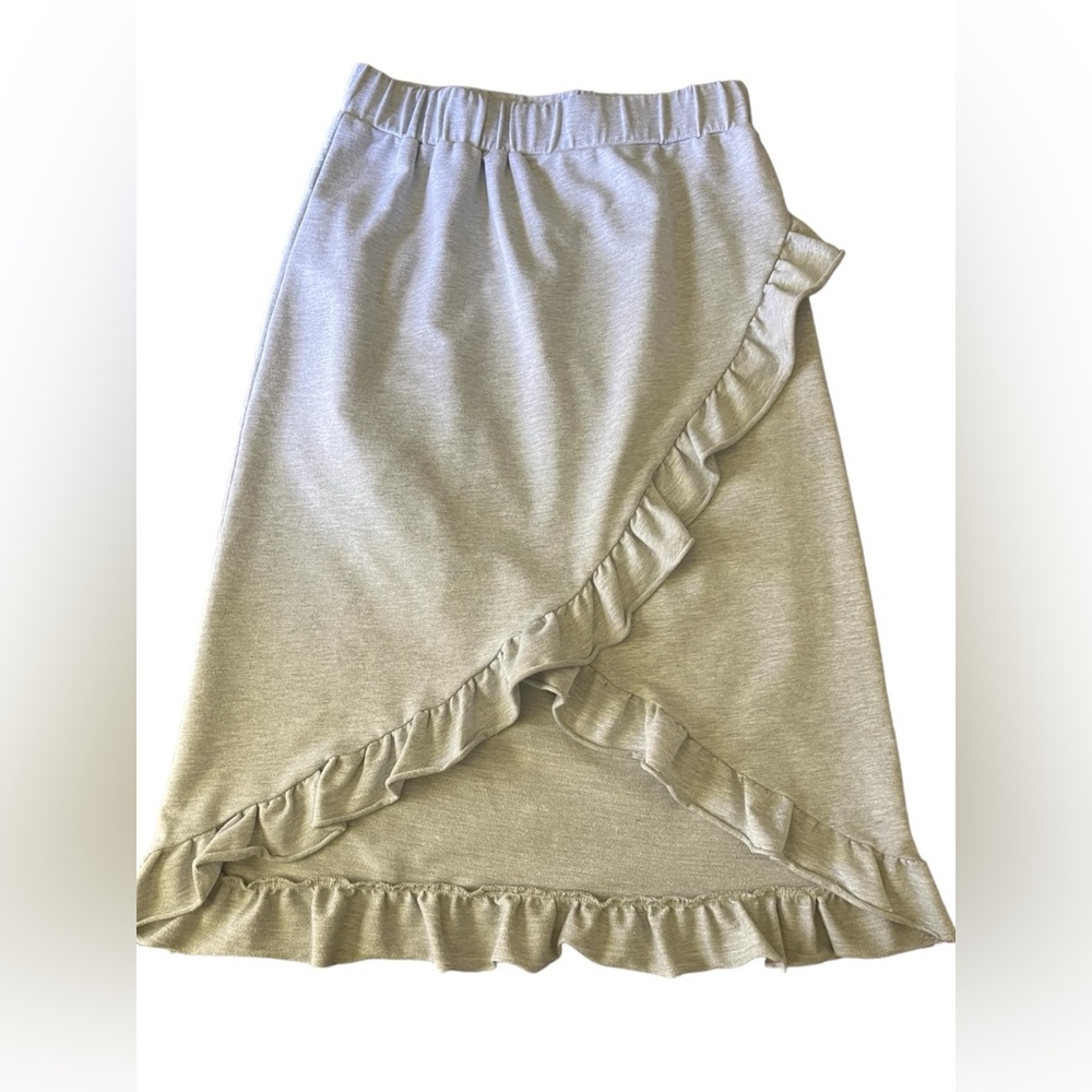 VOCAL Gray Ruffled Skirt in Size Small